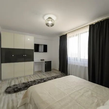 アパート Apartament De Lux ナボダリ